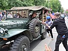 Slavnosti svobody. Jízdou historických vojenských vozidel Conwoy of Liberty...