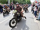 Slavnosti svobody. Jízdou historických vojenských vozidel Conwoy of Liberty...