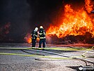 Por skldky plast v Rokycanech, v nemocnici skonili dva zasahujc hasii....