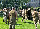 Nadenci do vojensk historie stavli v afakovch sadech kemp 16. obrnn...