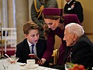 Princ George a princezna Kate na setkání s veterány v Buckinghamském paláci (5....