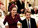 Princezna Kate a princ George na setkání s veterány v Buckinghamském paláci (5....