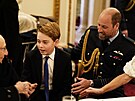 Princ George a princ William na setkání s veterány v Buckinghamském paláci (5....