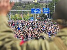 Plzní projel Konvoj svobody s rekordními 400 kusy vojenské historické techniky....
