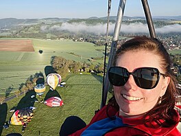 Pilotka Zuzana �elezná v balonové seda�ce ultralehkého balonu