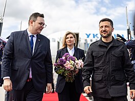 Prezident Ukrajiny Volodomyr Zelenskyj piletel se svou manelkou Olenou na...