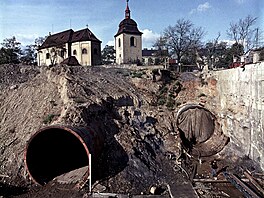 Výstavba pra�ského metra. Ústí tunelu pod kostelem svatého Pankráce se...
