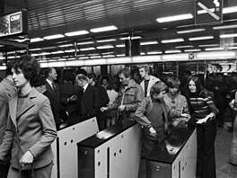 Dne 10. kv�tna 1974 v p�t hodin ráno byl zahájen na první úseku trasy C...