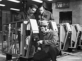 Turnikety pro pra�ské metro ve stanici Pra�ského povstání (24. ledna 1974). V...