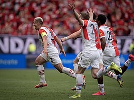 Kapitán Slavie Tomá Hole se raduje ze své trefy proti Plzni, kterou poslal...