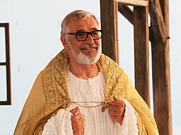 Z natáení pohádky Andl Pán 2. Herec Jií Bartoka.