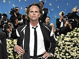 Walton Goggins na Met Gala v New Yorku (5. kv�tna 2025)