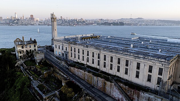 Pevnost Alcatraz, kter jako proslul vznice slouila v letech 1934 - 1963. Snmek ze 4. kvtna 2025