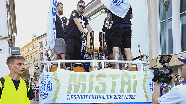 Masarykv pohr pro vtze extraligy a slavc hokejist Komety Brno na Zelnm trhu. (2. kvtna 2025)