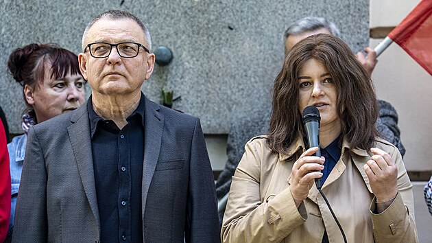 P�edsedkyn� SOCDEM Jana Malá�ová a Lubomír Zaorálek p�i oslavách 1. máje na...