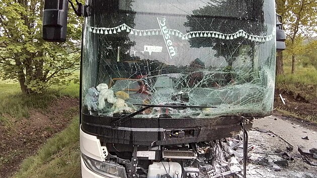 U Lhotky na Jihlavsku se st�etl autobus s n�kladn�m autem (5. kv�tna 2025)
