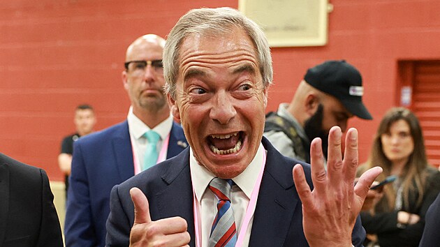 L�dr strany Reform UK Nigel Farage po ozn�men� t�sn�ch v�sledk� v m�stn�ch volb�ch (2. kv�tna 2025)