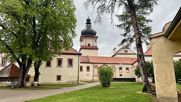 Zmek Nov Hrad v Jimln na Lounsku (kvten 2025)