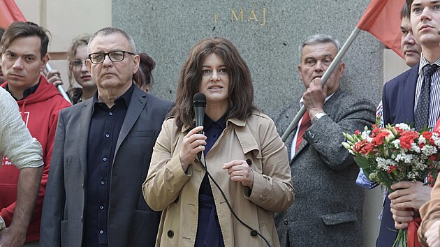 Pedsedkyn SOCDEM Jana Malov pi oslavch 1. mje na praskm Steleckm ostrov. (1. kvtna 2025)