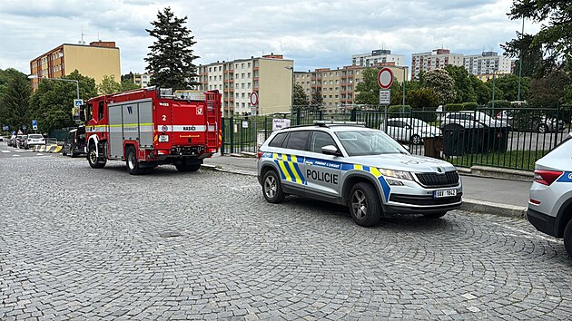 Prask policie a zchrann sluba vyjdly k ppadu stedn zvan zrannmu dtti ve kole ve Veleslavn. (7. kvtna 2025)
