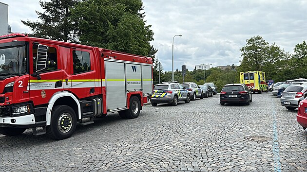 Prask policie a zchrann sluba vyjdly k ppadu stedn zvan zrannmu dtti ve kole ve Veleslavn. (7. kvtna 2025)