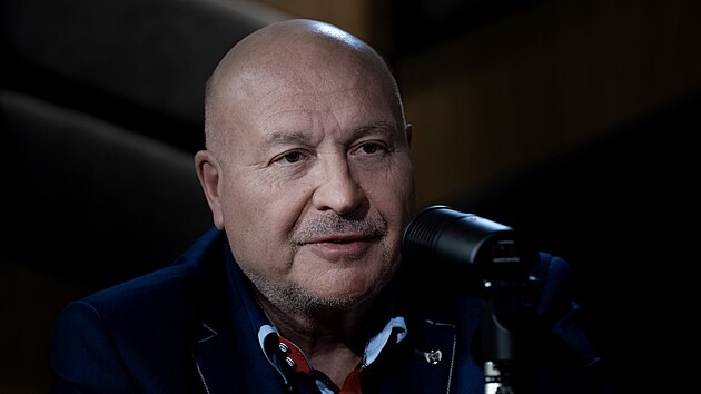 Hostem poadu Rozstel je Michal David, zpvk a skladatel