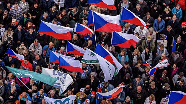 Celonrodn veejn setkn pi pleitosti 80. vro od konce druh svtov vlky. Staromstsk nmst v Praze. Pod spolek esko proti bd. (8. kvten 2025)