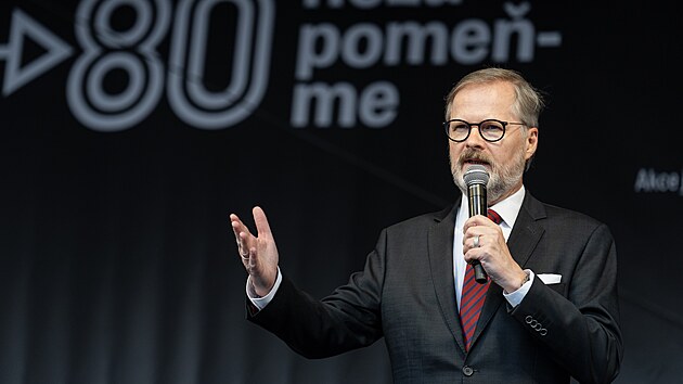 Pam� n�roda Nezapome�me 80, po��d� na V�clavsk�m n�m�st� k 80. v�ro�� konce v�lky p�ipom�nku pro �irokou ve�ejnost. Na sn�mku premi�r Petr Fiala. (8. kv�ten 2025)