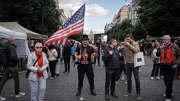 Pam� n�roda Nezapome�me 80, po��d� na V�clavsk�m n�m�st� k 80. v�ro�� konce v�lky p�ipom�nku pro �irokou ve�ejnost. Na sn�mku premi�r Petr Fiala. (8. kv�ten 2025)