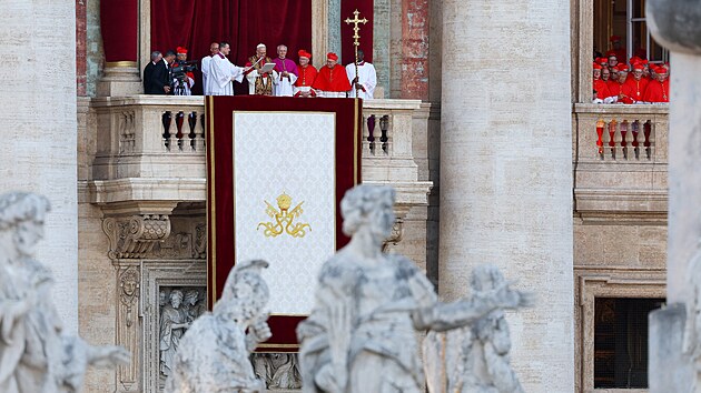 Nov�m pape�em se stal americk� kardin�l Robert Francis Prevost, p�ijal jm�no Lev XIV. (8. kv�ten 2025)