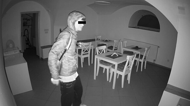 Policist hledaj dva mue, kte byli v dob krdee v pekastv.