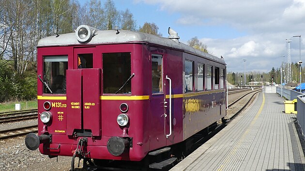 Muzeum MHD a eleznice v Rosicch nad Labem zahajuje sezonu. Nvtvnci si mohou prohldnout stlou expozici nebo se vrtit zptky v ase jzdou historickm motorkem. (6. kvtna 2025)