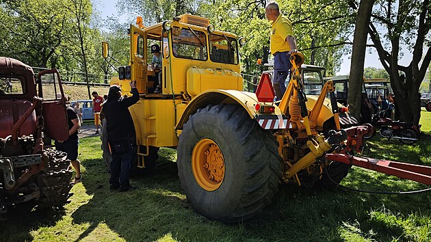 Sraz traktor v Mstskm parku v Libochovicch