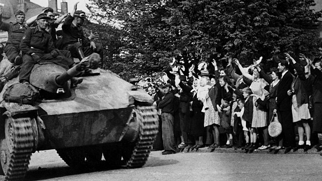 Mstn oban vtaj na hlavnm pbramskm nmst, tehdy nmst Viktoria, dne 9. 5. 1945 vojky VSKONRROA generla Andreje Andrejevie Vlasova z 3. pluku 1. Buaenkovy divize. Na snmku stha tank JPz38 Hetzer samostatnho protiletadlovho  protitankovho oddlu ROA (vlasovci)