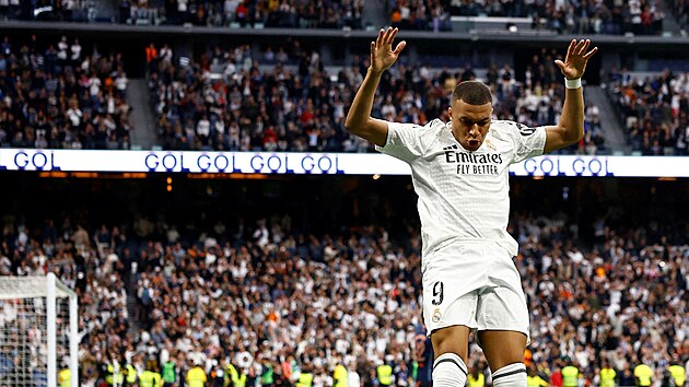 Kylian Mbappé z Realu Madrid slaví gól proti Vigu.