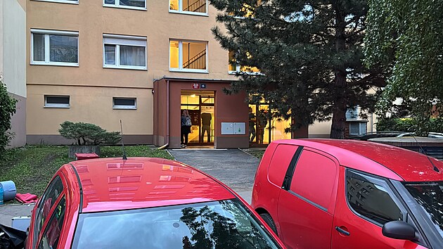 Domovn prohldka ve Stodlkch na Praze 5 v souvislosti s drogovou problematikou. (5. kvtna 2025)