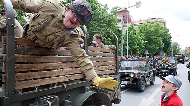 Plzn projel rekordn velk Konvoj svobody. Sledovaly ho desetitisce lid. (4. kvtna 2025)