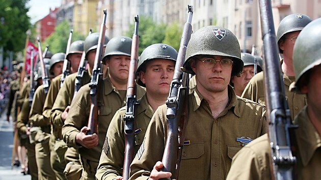 Plzn projel rekordn velk Konvoj svobody. Sledovaly ho desetitisce lid. (4. kvtna 2025)