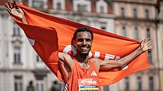 Etiopan Lemi Berhanu Haile jako první obhájil vít�zství v Pra�ském maratonu.