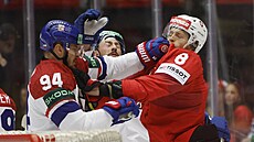 Boxerské zpestení obstarali Simon Knak a Jakub Lauko (vlevo).