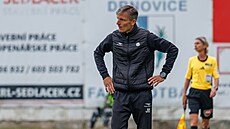 Trenér fotbalist Vykova Jan Kameník bhem druholigového utkání proti Líni,...