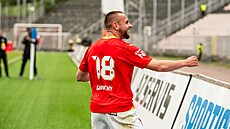 Denis Grane�ný ze Zbrojovky Brno slaví svou parádní trefu z p�lky h�i�t�.