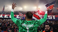 Gianluigi Donnarumma oslavuje postup do finále Ligy mistr� p�ed pa�í�skými...