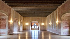 Nejvtí místností na zámku Nový Hrad v Jimlín je rytíský sál. Restaurátoi...