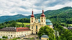 Hejnice se �adí mezi jedno z nejvýznamn�j�ích poutních míst v �echách, na...