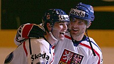 Martin Ruinský (vpravo) slaví s Jaromírem Jágrem postup do semifinále MS 2005...
