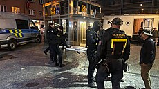 Policisté, celníci a psovodi zasahovali na Andlu bhem veerní kontrolní akce...