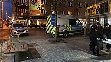 Policisté, celníci a psovodi zasahovali na And�lu b�hem ve�erní kontrolní akce...