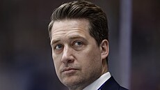 �védský trenér Sam Hallam.