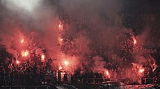 Domácí fanouci pivítali hráe Arsenalu na hiti pekelnou atmosférou.